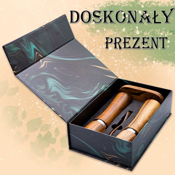 Drewniane młynki do soli i pieprzu z naturalnego drewna akacjowego z tacką, drewnianą łyżką i eleganckim pudełkiem prezentowym.